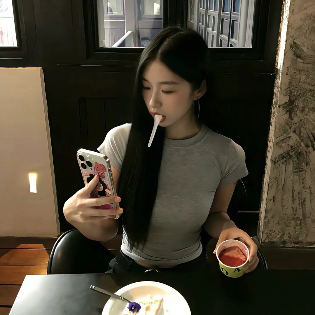 偷偷接吻