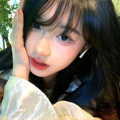 穿黑衣的女孩